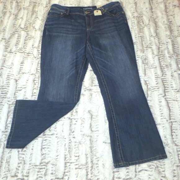 Maurices Women's Plus Mid Rise Boot Cut Jeans Medium Wash Size 18W Short New - Picture 1 of 9